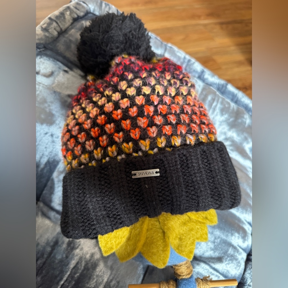 Prana Pila Beanie (Unisex, Black)